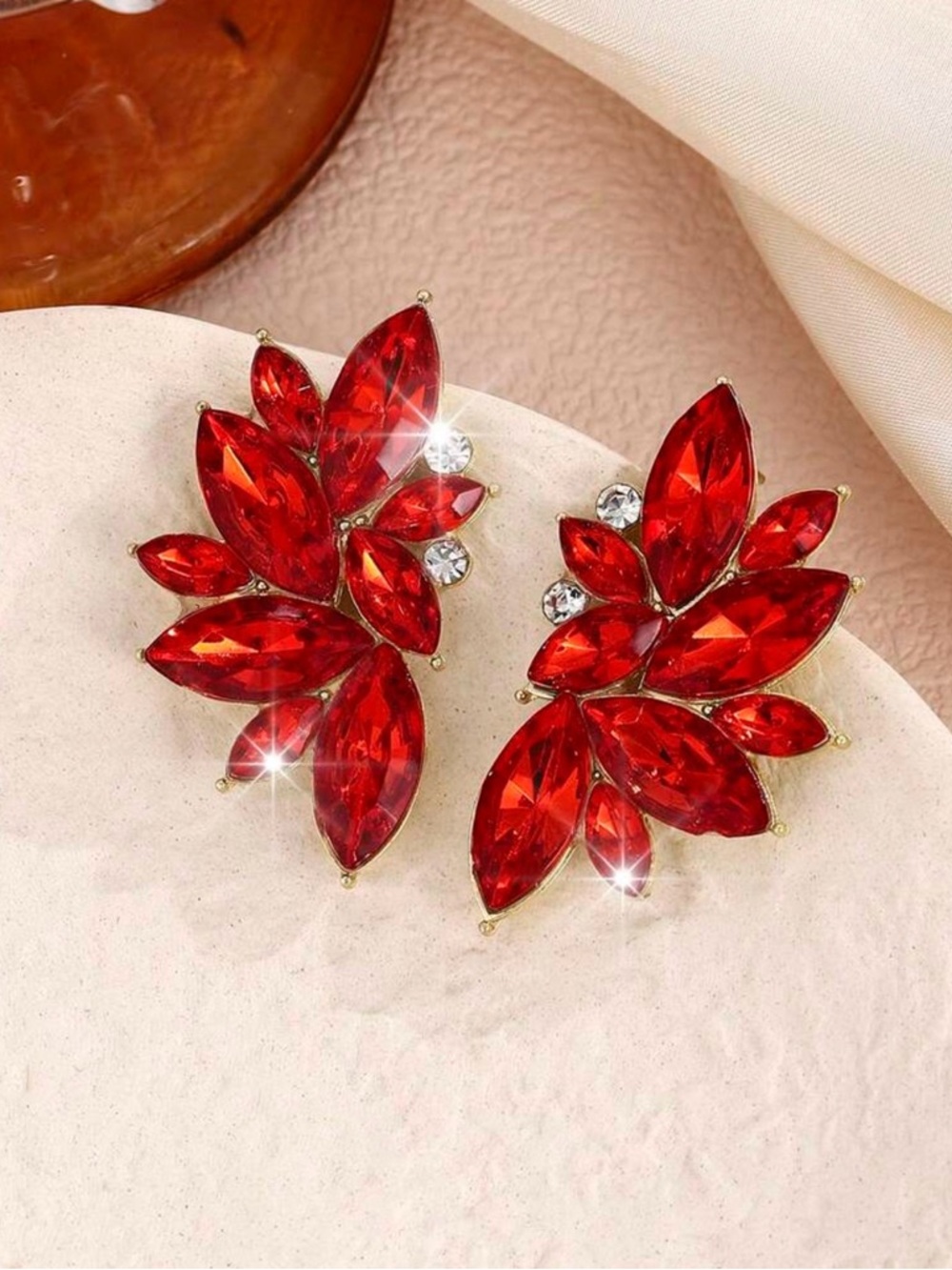 Red Crystal Leaf Cluster Earrings - Elegant Women Jewelry - Picture 2 of 4